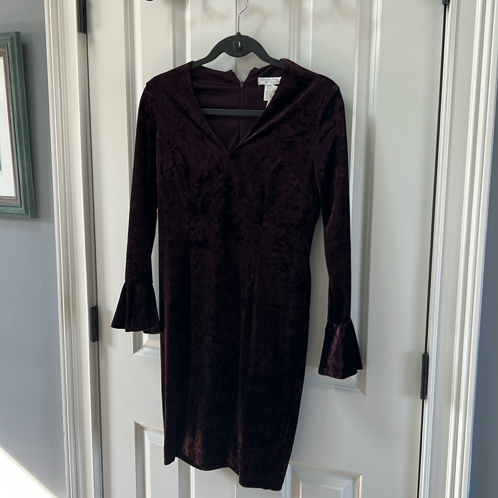 London Times petits size 4 petite crushed velvet purple dress mid length